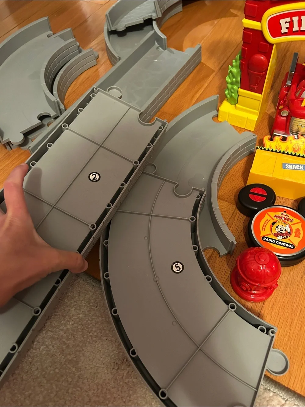 Disney- Mickey Mouse FireHouse/ Fire Track
